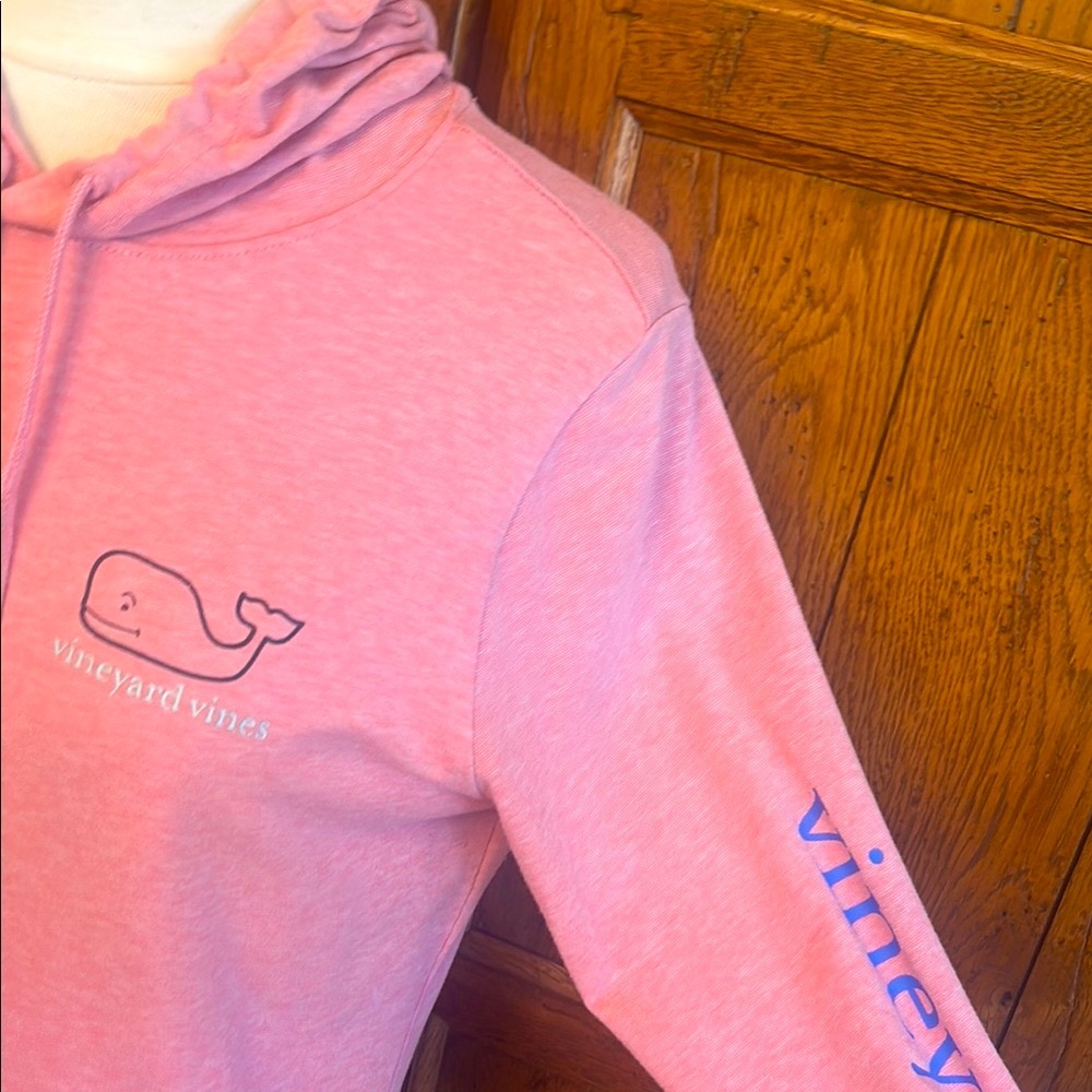 VINEYARD VINES🐳 Pink Soft Lightweight Hoodie with Blue Logo Size XS💕